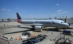 Un avion de la compagnie American Airlines sur le tarmac de l'aéroport d'Arlington, le 11 avril 2020 en Virginie