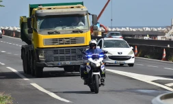 Contrôle de poids lourds Police sur la route du littoral