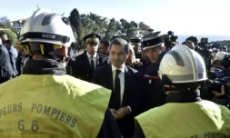 Le ministre de l'Intérieur Gérald Darmanin à Banyuls-sur-Mer après un important incendie, le 17 avril 2023 dans les Pyrénées-Orientales ( AFP / RAYMOND ROIG )
