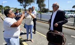 Salariés de bourbon bois accueillent leur patron