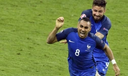 La joie de Dimitri Payet, auteur du but de la victoire des Bleus sur la Roumanie, en ouverture de l\'Euro-2016, le 10 juin au Stade de France