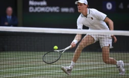 Le N.1 mondial, l'Italien Jannik Sinner, en demi-finale de Wimbledon contre le Serbe Novak Djokovic, le 10 juillet 2026 Ă Londres