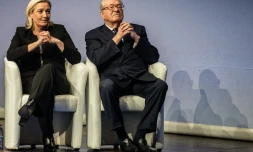 La présidente du FN Marine Le Pen (g) et son père Jean-Marie Le Pen, le 29 novembre 2014 à Lyon