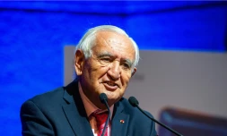 L'ancien Premier ministre Jean-Pierre Raffarin, le 28 mai 2026 à Paris. (RICCARDO MILANI / HANS LUCAS / AFP)