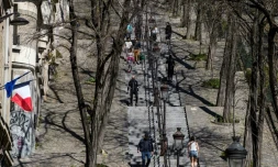 Des badauds à Montmartre, le 5 avril 2020 