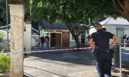 Bagarre au couteau bas de la rivière