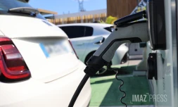 Borne de rechargement pour véhicule électrique 