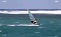 kitesurf, surf, houle, vent, plage de trou d'eau, la saline-le-bains, actualités de la réunion