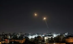 La défense aérienne israélienne intercepte des roquettes tirées depuis la bande de Gaza, le 7 avril 2023 ( AFP / MOHAMMED ABED )