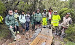 À Mafate, le sentier du Col des Bœufs à la Nouvelle se transforme pour mieux durer