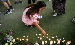 Autel improvisé dans les Jardins de l'Europe à Annecy aprÚs l'attaque au couteau, le 8 juin 2023 ( AFP / OLIVIER CHASSIGNOLE )