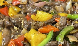 Lo gou mon péi : on vous prépare un sauté boeuf aux trois poivrons avec Rosmy