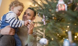 Cette prime est versée habituellement à l'ensemble des bénéficiaires du RSA et aux chômeurs en fin de droits, sans qu'ils aient besoin d'en faire la demande. (PANCAKE PICTURES / CONNECT IMAGES / AFP)