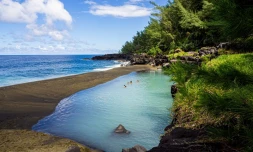 Saint-Philippe : bassin bleu turquoise à la Pointe du Tremblet 