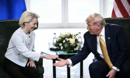 Donald Trump et Ursula von der Leyen annoncent un accord douanier à Turnberry en Ecosse le 27 juillet 2025 ( AFP / Brendan SMIALOWSKI )