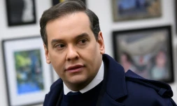 George Santos à la sortie de son bureau au CongrÚs américain à Washington le 1er décembre 2023