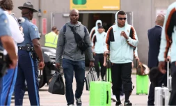 Kylian Mbappé et les joueurs de l'équipe de France de football sont arrivés à l'aéroport de Boston le 10 juin 2026 aux Etats-Unis © Franck FIFE / AFP