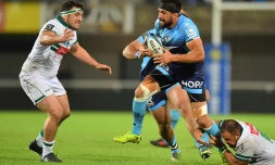 Le flanker Julien Bardy (balle en mains) et Montpellier restent sur une large victoire sur la Section paloise Ă l'Altrad Stadium, le 28 avril 2018