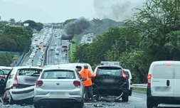Carambolage sur la quatre voies de Sainte-Marie, un véhicule en feu