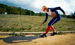 L'athlĂšte cubain de retrorunning Wilfredo Diaz s'entraĂźne Ă La Havane, le 1er juin 2021