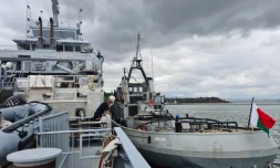 Le patrouilleur malgache Trozona ravitaillé par les FAZSOI