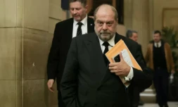 Le ministre de la Justice Eric Dupond-Moretti lors d'une suspension d'audience de son procÚs devant la Cour de justice de la République (CJR), le 15 novembre 2023 à Paris ( AFP / Thomas SAMSON )