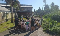 Saint-Benoît : gendarmes et marmailles courent ensemble lors du premier cross de l'école Daniel Honoré