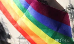 Saint-Denis : levée de drapeau arc-en-ciel pour le mois des visibilités [?]