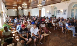 Saint-Pierre : le maire de la ville reçoit les pêcheurs amateurs et les plaisanciers