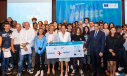 La Région : remise des billets d'avion des étudiants en mobilité vers le Canada