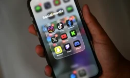 Le gouvernement veut interdire les réseaux sociaux aux moins de 15 ans dès la rentrée 2026 ( AFP / Saeed KHAN )