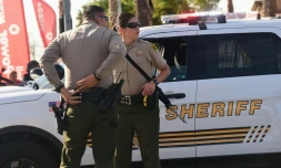 Policiers devant l'immeuble abritant des services sociaux à San Bernardino, (Californie)  cible le 2 décembre 2015 d'une fusillade meurtrière 