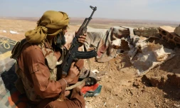 Un combattant rebelle syrien, dans la région d'Al-Eis, près de la province d'Idleb, le 7 octobre 2018. Les insurgés ont commencé à retirer leurs armes lourdes d'une future zone démilitarisée.
