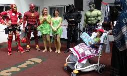 Les superhéros du GIPN à la rencontre des enfants hospitalisés