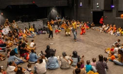 Le Port : un atelier d'éveil musical géant au Kabardock