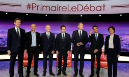 Arnaud Montebourg, Jean-Luc Bennahmias, Francois de Rugy, Benoit Hamon, Vincent Peillon, Manuel Valls et Sylvia Pinel sur le plateau de TF1 avant leur débat télévisé le 12 janvier 2017 à la Plaine-Saint-Denis