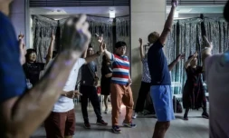 AprÚs-midi disco dans un centre communautaire pour personnes ùgées, le 31 juillet 2023 à Hong Kong ( AFP / ISAAC LAWRENCE )