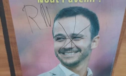 dégradations d'affiches et symboles nazis au tampon 