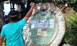 Manifestation contre les paillotes de plage KURR