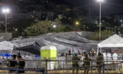 Effondrement d'un chapiteau sur la scÚne du meeting de campagne du candidat à la présidentielle Jorge Alvarez Maynez, le 22 mai 2024 à San Pedro Garza, dans l'Etat du Nuevo Leon, au Mexique ( AFP / Julio Cesar AGUILAR )