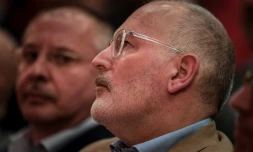 Frans Timmermans, en compagnie du président des socialistes européens Sergueï Stanichev, a été désigné comme chef de file des socialistes pour les élections européennes. Lisbonne le 7 décembre 2018.