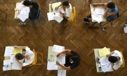 Des lycéens passent l'examen de français, première session d'épreuves du baccalauréat 2021, le 17 juin 2021 au lycée Pasteur de Strasbourg