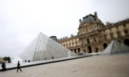 L'esplanade du Louvre, le 16 mai 2015 à Paris