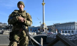 L'ancien joueur de tennis ukrainien Sergiy Stakhovsky sur la place de l'indépendance à Kiev le 15 mars 2022