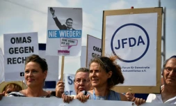 Des milliers de personnes ont dĂ©filĂ© le 24 aoĂ»t 2019 Ă Dresde, en Allemagne, pour protester contre le racisme et l'avancĂ©e de l'extrĂȘme droite en Allemagne
