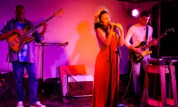 OMA, MÙ, Bisik, musique, concert