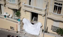   L'entrée de l'immeuble où réside un homme d'affaires d'origine ukrainienne visé la veille par une tentative d'assassinat à l'engin piégé, le 30 juin 2026 à Monaco AFP Valery HACHE