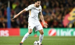 Le milieu de terrain néerlandais de l'AS Rome Kevin Strootman en quart de finale aller de la Ligue des champions à Barcelone, le 4 avril 2018 au Camp Nou  