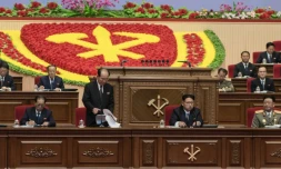Le leader nord-coréen Kim Jong-Un(c) au congrès du Parti des travailleurs à Pyongyang, le 9 mai 2016