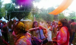 Holi Holi 